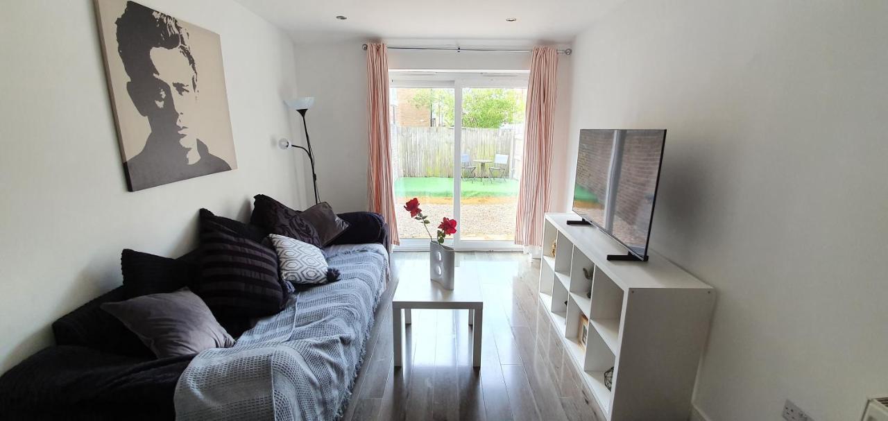 Trendy, Modern Garden Posh Peckham Apartment Londra Esterno foto