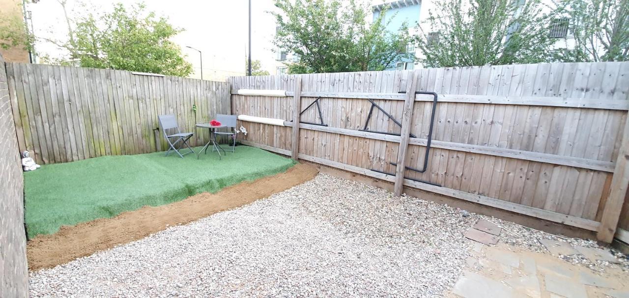 Trendy, Modern Garden Posh Peckham Apartment Londra Esterno foto